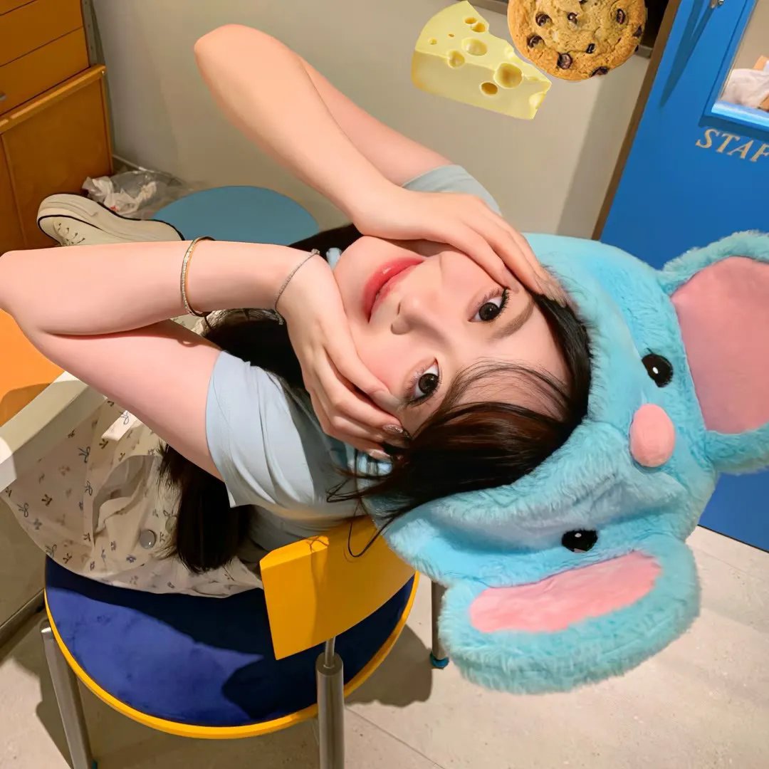 红卍海报