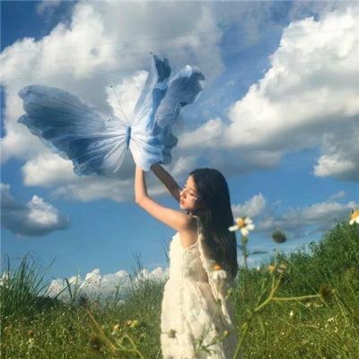 她和她的航天员海报
